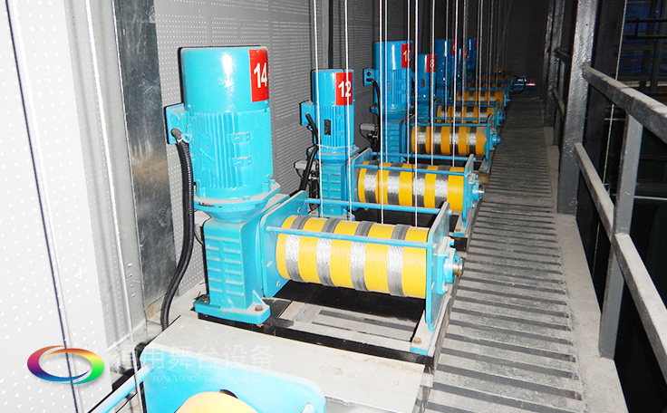 舞臺大幕舞臺阻燃幕布www.tanngqiao.com 、二、三道幕等分割表演區域，移換場景不間斷