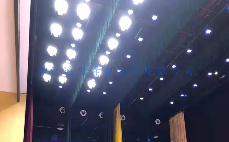 舞臺(tái)機(jī)械核心——舞臺(tái)吊桿機(jī)械設(shè)備！采用蝸輪蝸桿減速系統(tǒng)，磨擦系數(shù)小，傳動(dòng)效率高！