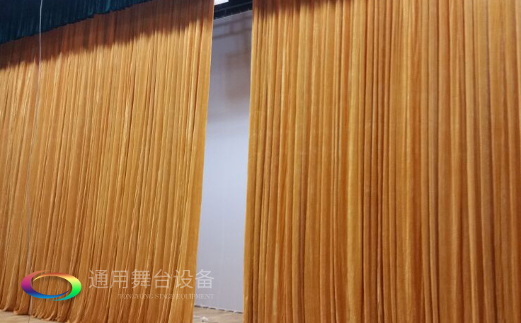 通用舞臺(tái)專業(yè)性、全方位優(yōu)勢！業(yè)務(wù)涉及舞臺(tái)機(jī)械、阻燃幕布、專業(yè)燈光系統(tǒng)、專業(yè)音響系統(tǒng)